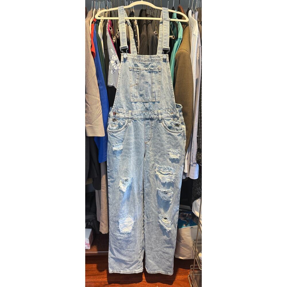 Fashion Nova Sz 9/M Distressed Light Wash Denim Overalls Sz 9/M EUC